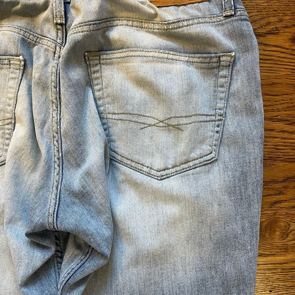 Signature Men’s Levi Strauss & Co. Distressed Denim Faded Light Wash Jeans 34x32 - Picture 11 of 16